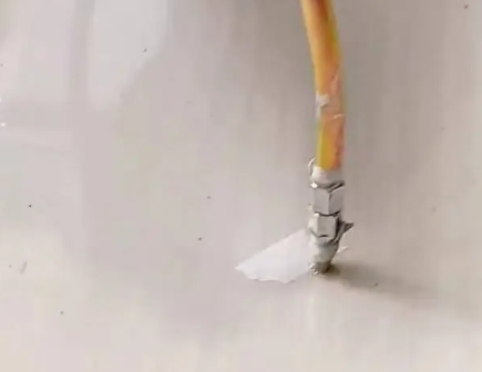 易县瓷砖空鼓维修公司专业解答在瓷砖铺贴过程中，如果使用的砂料过粗（如全部使用了粗砂），可能会导致以下问题
